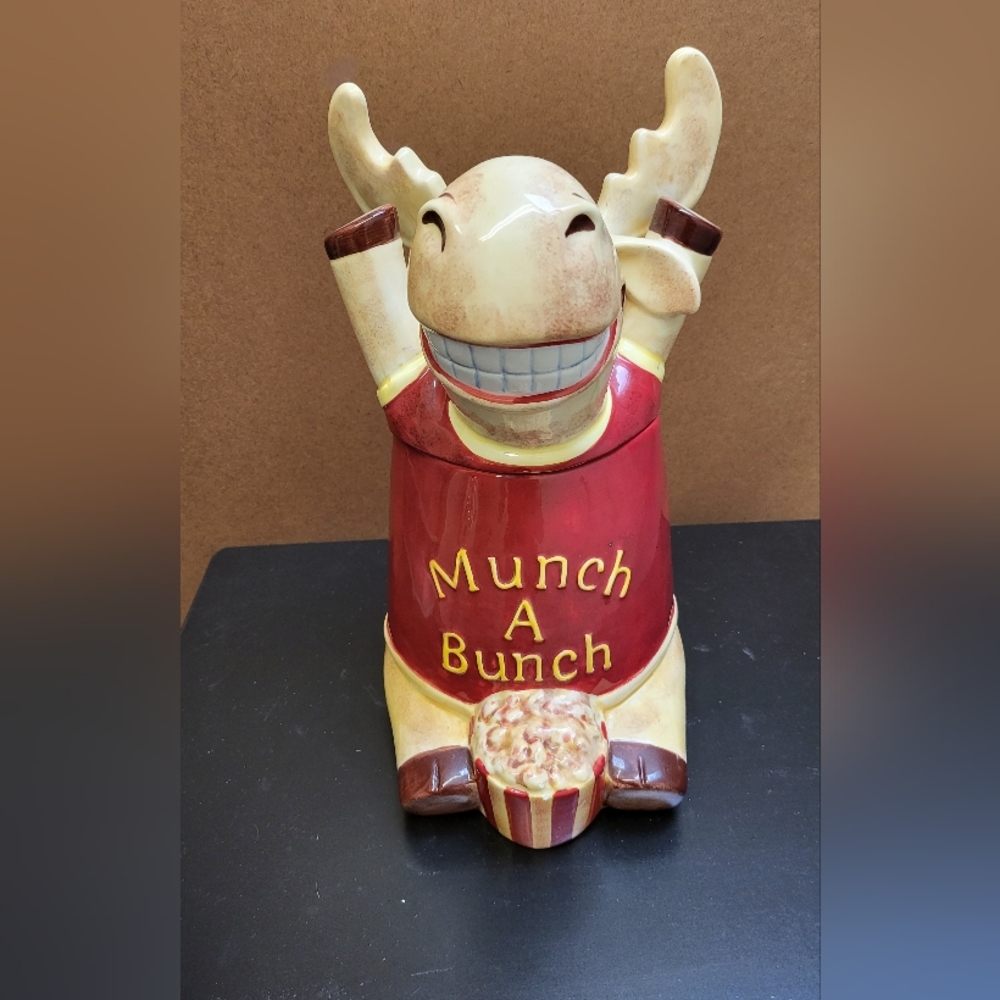 Vtg ceramic moose munch cookie jar - Picture 4 of 7